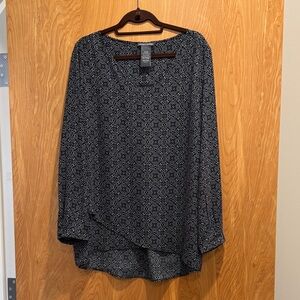 Chelsea & Theodore Black Geometric Blouse